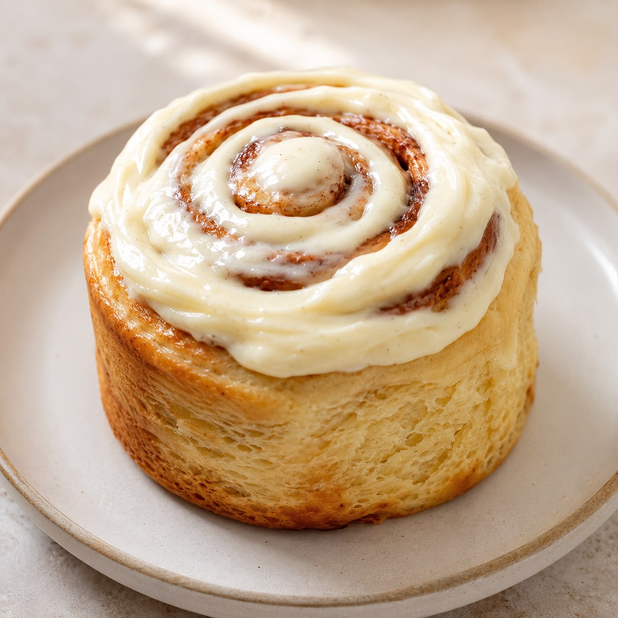 Roll de canela artesanal con crema